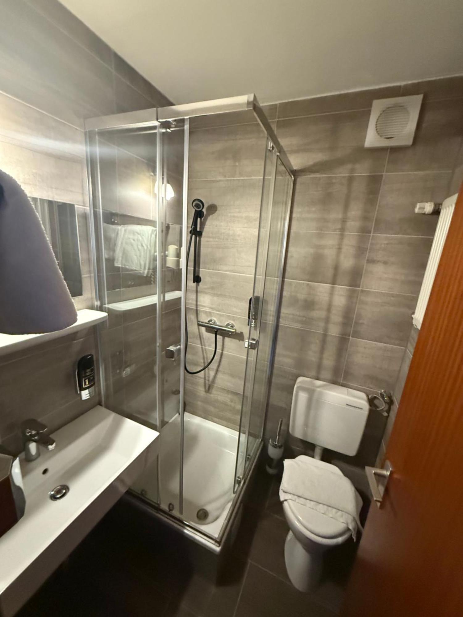 Parkhotel Lindenhof - Kostenlose Parkplaetze Offenbach am Main Dış mekan fotoğraf